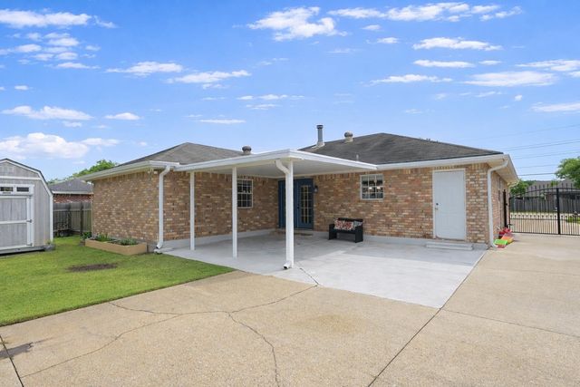 121 Rosedown Dr, Thibodaux, LA 70301