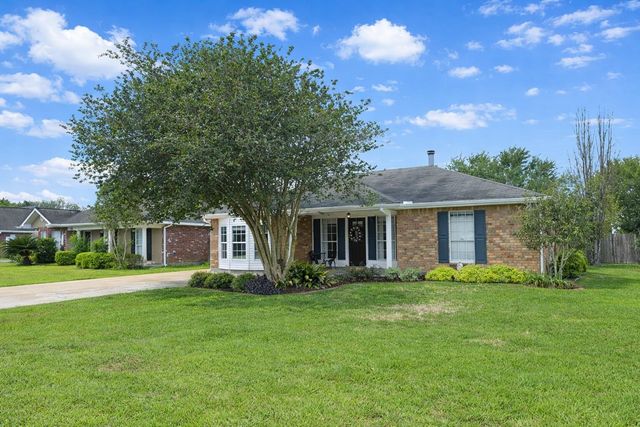 121 Rosedown Dr, Thibodaux, LA 70301
