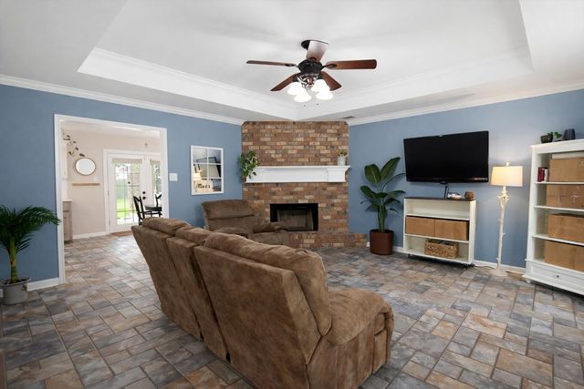 121 Rosedown Dr, Thibodaux, LA 70301