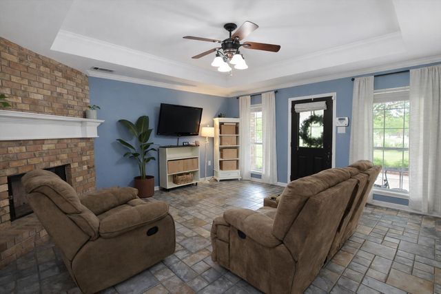 121 Rosedown Dr, Thibodaux, LA 70301