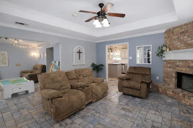 121 Rosedown Dr, Thibodaux, LA 70301