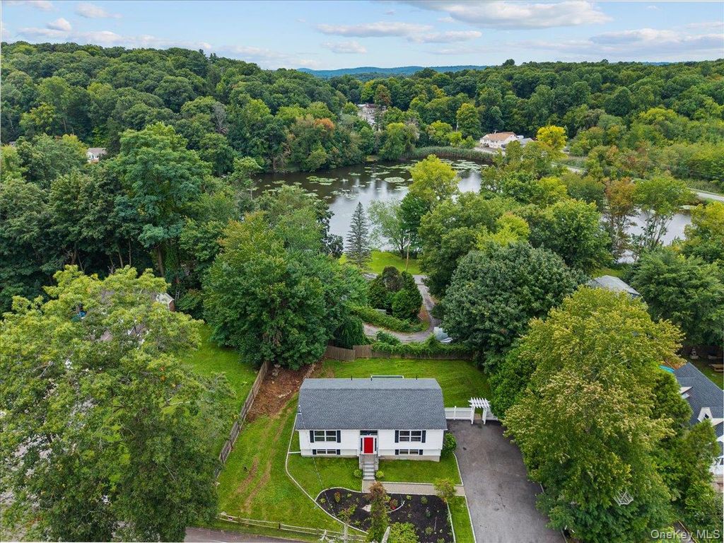 27 Dunwoodie Road, Carmel, NY 10512 — exterior