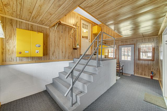 415 Grenway Road, Kingsford Heights, IN 46346