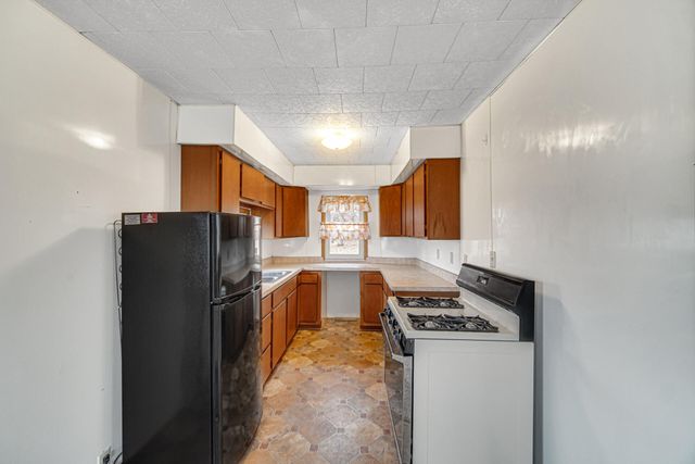 415 Grenway Road, Kingsford Heights, IN 46346