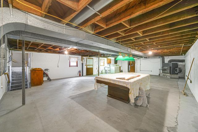 415 Grenway Road, Kingsford Heights, IN 46346