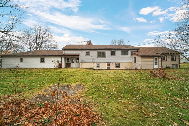 415 Grenway Road, Kingsford Heights, IN 46346