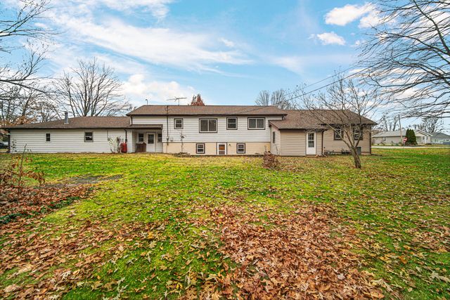 415 Grenway Road, Kingsford Heights, IN 46346