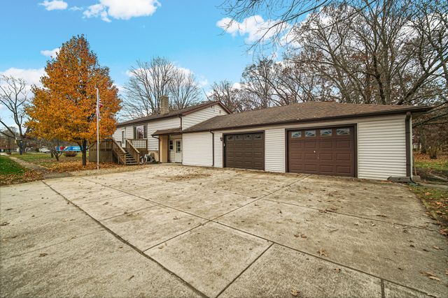 415 Grenway Road, Kingsford Heights, IN 46346