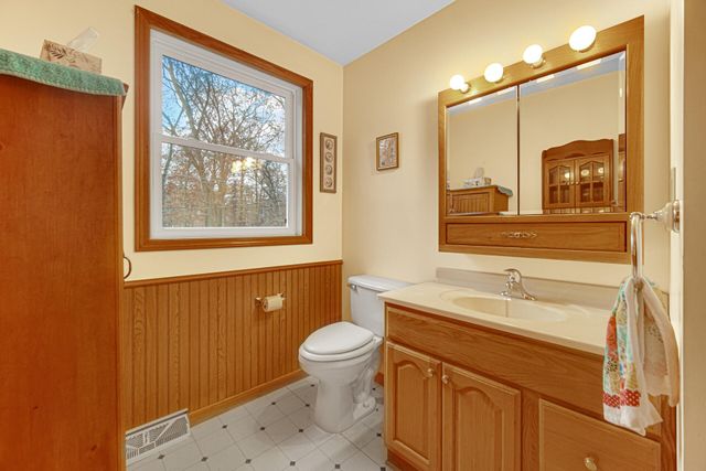 415 Grenway Road, Kingsford Heights, IN 46346