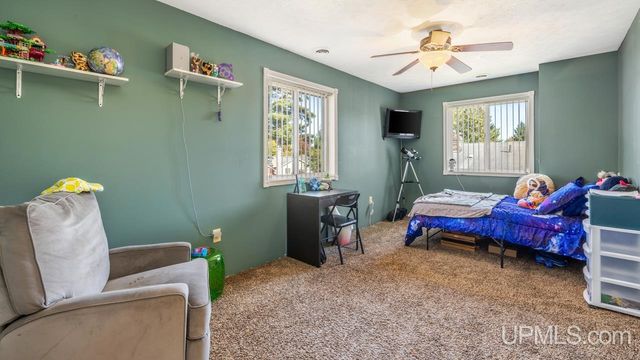 324 Dakota Avenue, Gladstone, MI 49837