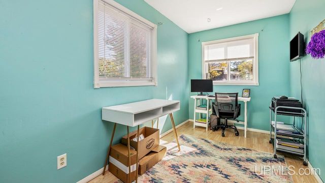 324 Dakota Avenue, Gladstone, MI 49837