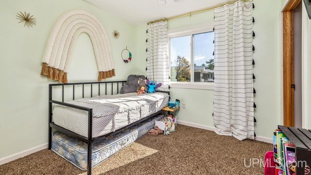 324 Dakota Avenue, Gladstone, MI 49837