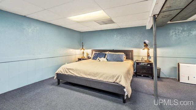 324 Dakota Avenue, Gladstone, MI 49837