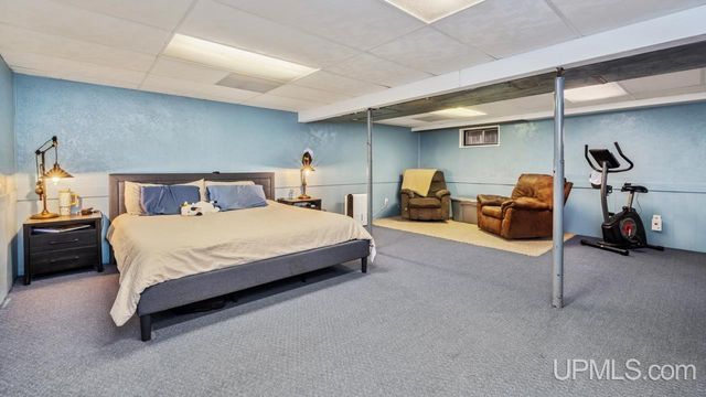 324 Dakota Avenue, Gladstone, MI 49837