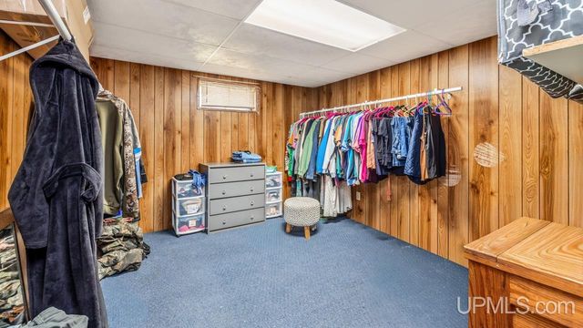 324 Dakota Avenue, Gladstone, MI 49837