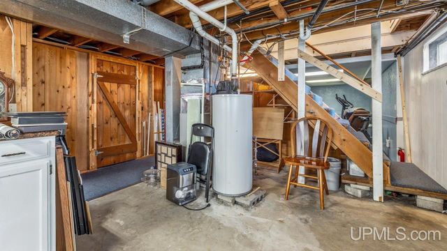 324 Dakota Avenue, Gladstone, MI 49837