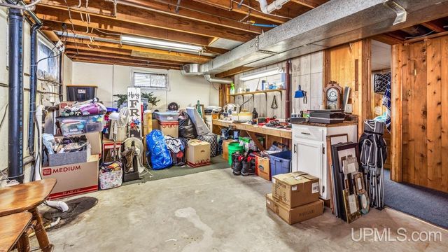 324 Dakota Avenue, Gladstone, MI 49837