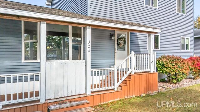 324 Dakota Avenue, Gladstone, MI 49837