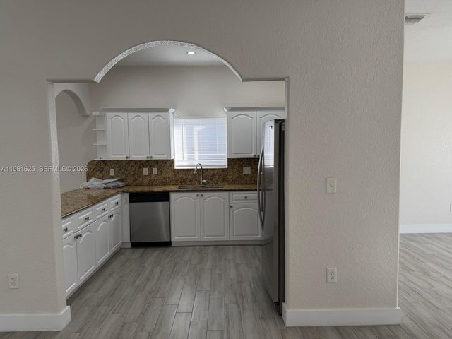 5521 SW 158th Ct, Miami, FL 33185