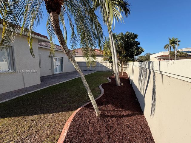 5521 SW 158th Ct, Miami, FL 33185