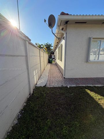 5521 SW 158th Ct, Miami, FL 33185