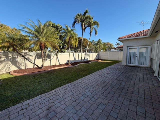 5521 SW 158th Ct, Miami, FL 33185