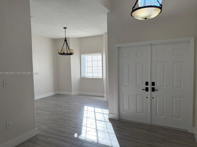 5521 SW 158th Ct, Miami, FL 33185