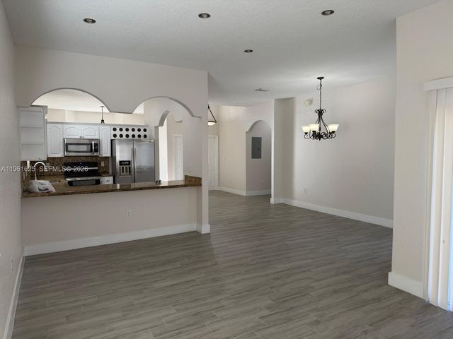 5521 SW 158th Ct, Miami, FL 33185