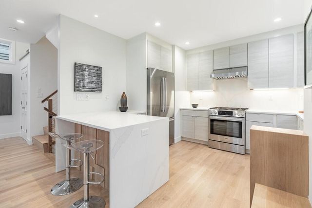 15 Gardner Rd 15, Cambridge, MA 02139