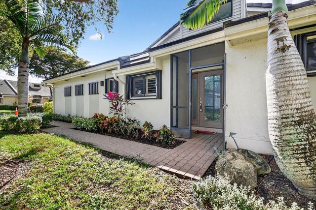 6827 Parisian Way, Lake Worth, FL 33467