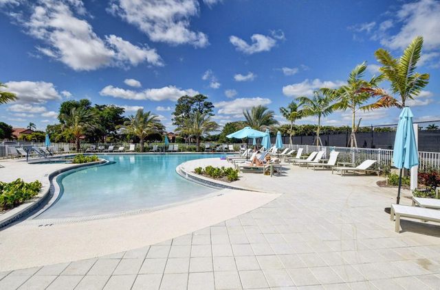 6827 Parisian Way, Lake Worth, FL 33467