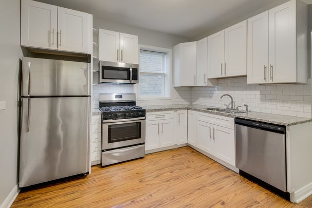 5039 W Cullom Avenue 2, Chicago, IL 60641