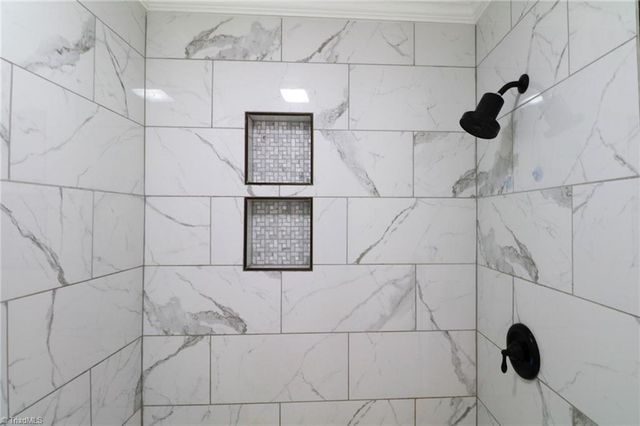 300 Abbotts Avenue, Lexington, NC 27292