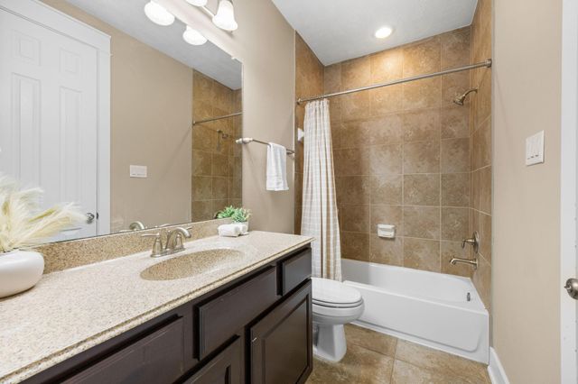 1217 Hobbs Reach Lane, Houston, TX 77008