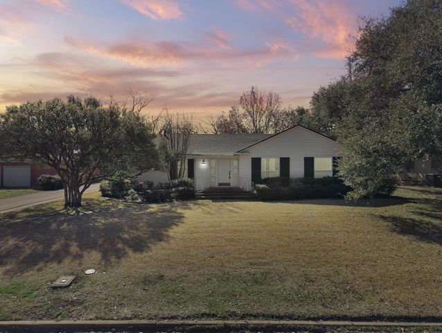 302 Carr Street, Hillsboro, TX 76645