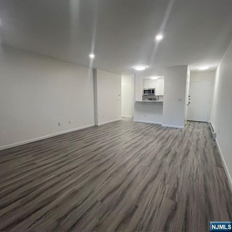 16 Elm Street 8, Bergenfield, NJ 07621