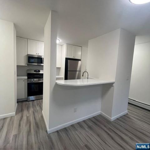 16 Elm Street 8, Bergenfield, NJ 07621
