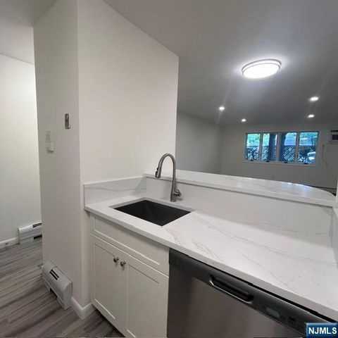 16 Elm Street 8, Bergenfield, NJ 07621