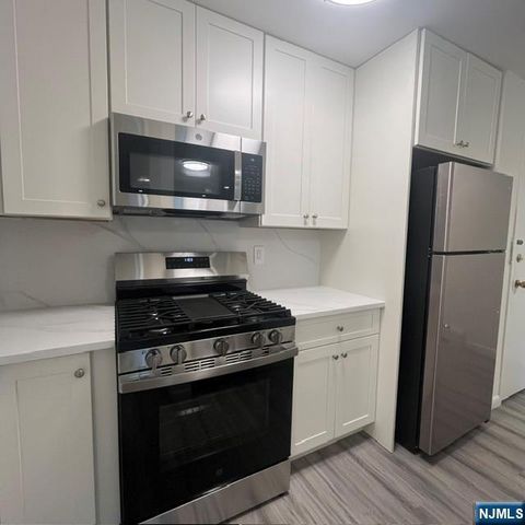 16 Elm Street 8, Bergenfield, NJ 07621
