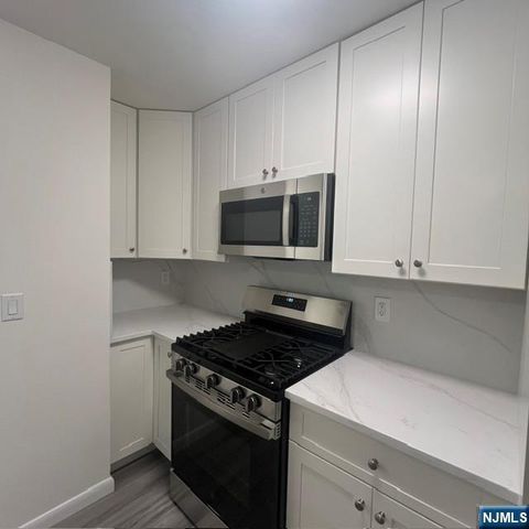 16 Elm Street 8, Bergenfield, NJ 07621