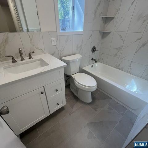16 Elm Street 8, Bergenfield, NJ 07621