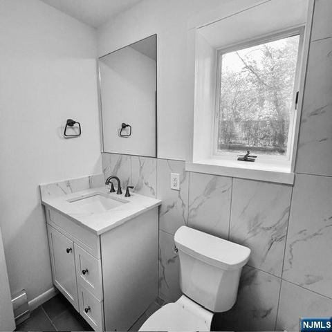 16 Elm Street 8, Bergenfield, NJ 07621