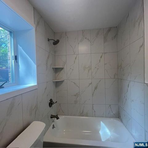 16 Elm Street 8, Bergenfield, NJ 07621