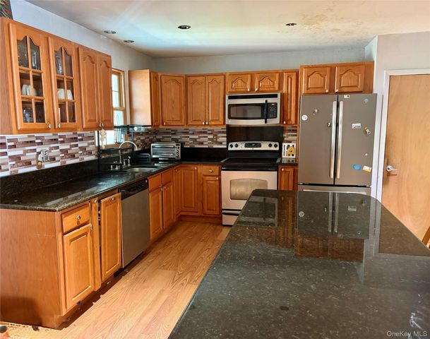 24 Cherry Lane, Ellenville, NY 12428