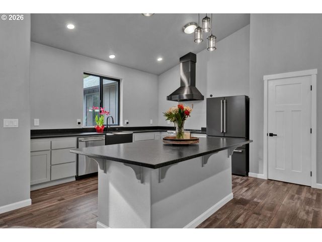 88390 BELLEVUE Dr, Florence, OR 97439