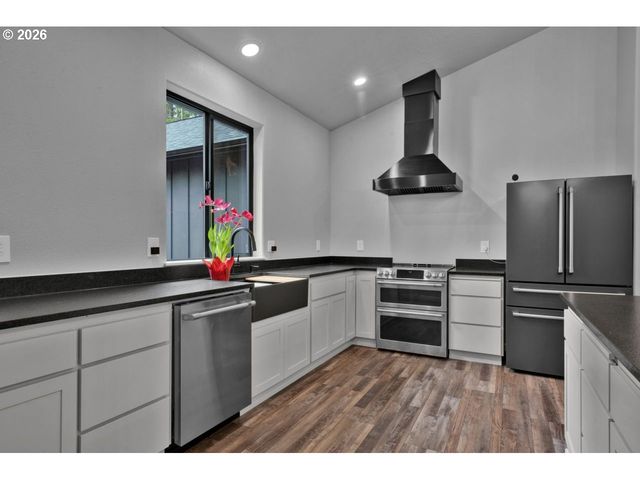 88390 BELLEVUE Dr, Florence, OR 97439