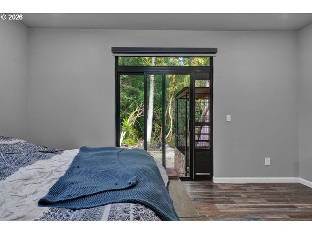 88390 BELLEVUE Dr, Florence, OR 97439