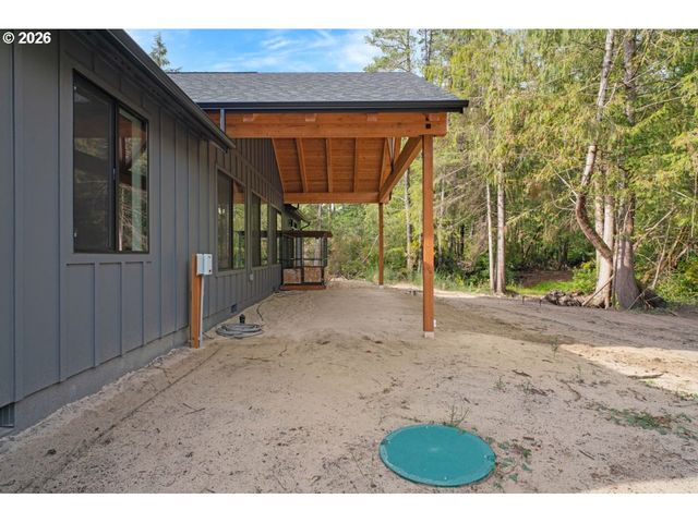 88390 BELLEVUE Dr, Florence, OR 97439