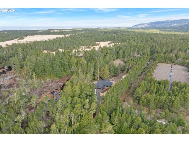 88390 BELLEVUE Dr, Florence, OR 97439