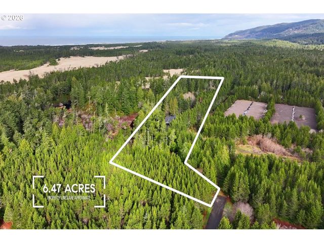 88390 BELLEVUE Dr, Florence, OR 97439